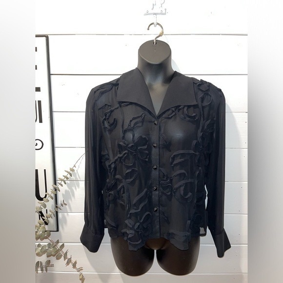Frank Lyman Sheer Black Blouse With Floral Details. Size 18 - Picture 2 of 3